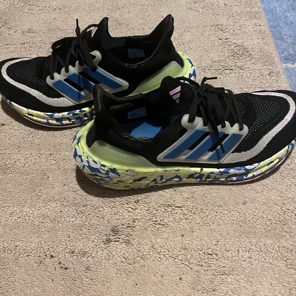 Adiclub Men’s Adidas Black and Blue running Sneakers with Neon Accents.